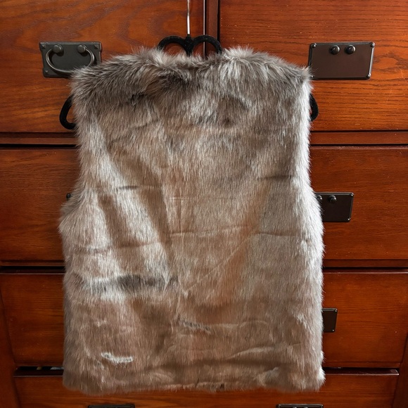 Faux Fur Vest Dark Gray Size Small Forever 21 - Picture 3 of 10